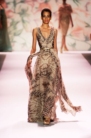 Illustration for article titled Monique Lhullier's Gowns Leave Audience Gasping In Awe